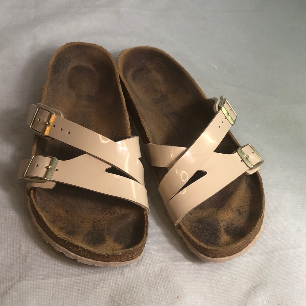 These Birkenstock Yao Balance sandals feature a cream patent